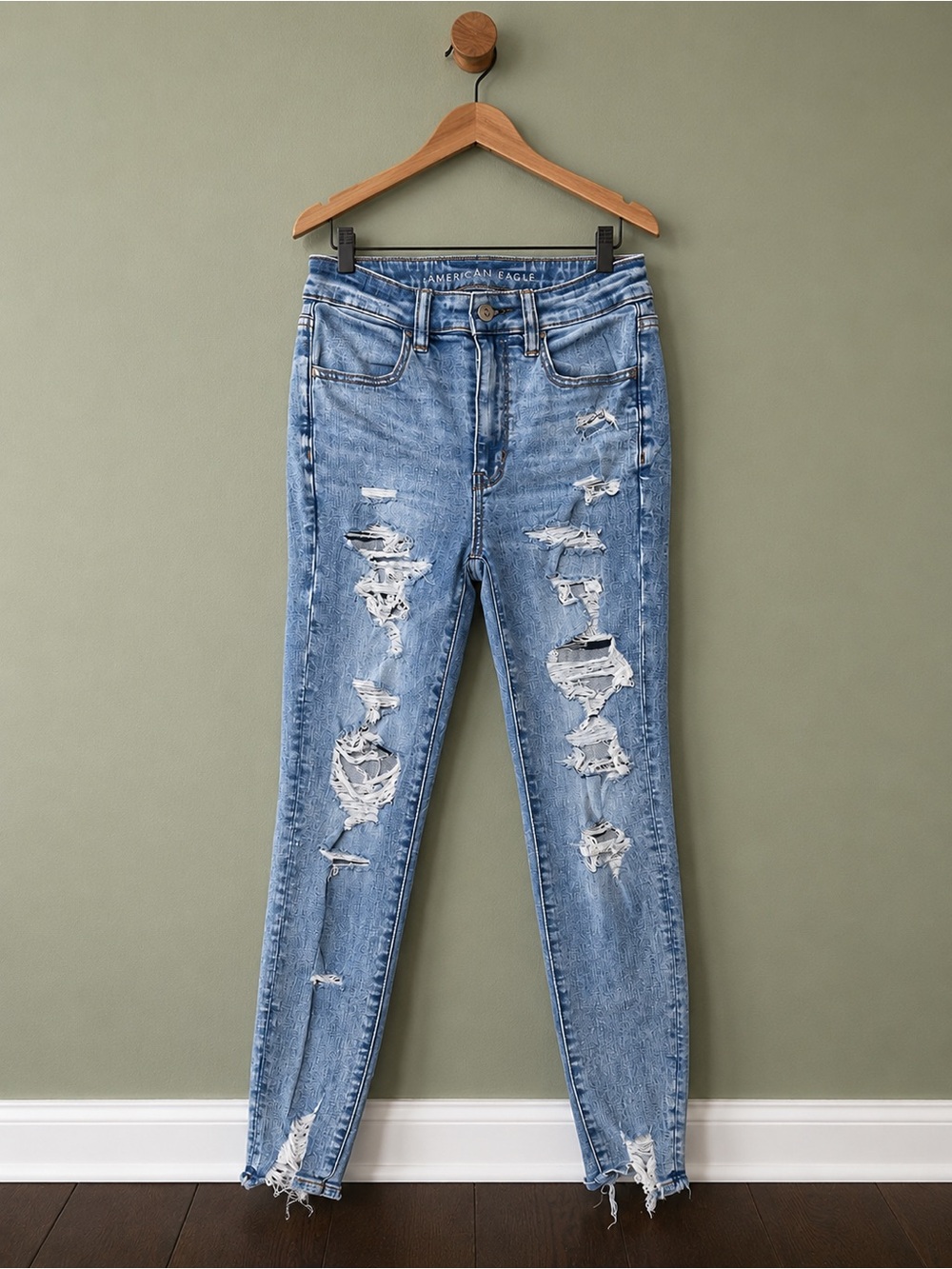 American Eagle Outfitters Light Wash Distressed Skinny Jeans